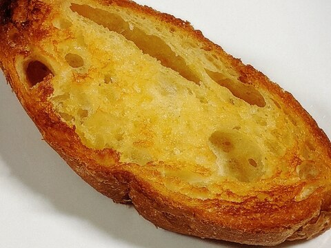 フランスパンで塩バター♪